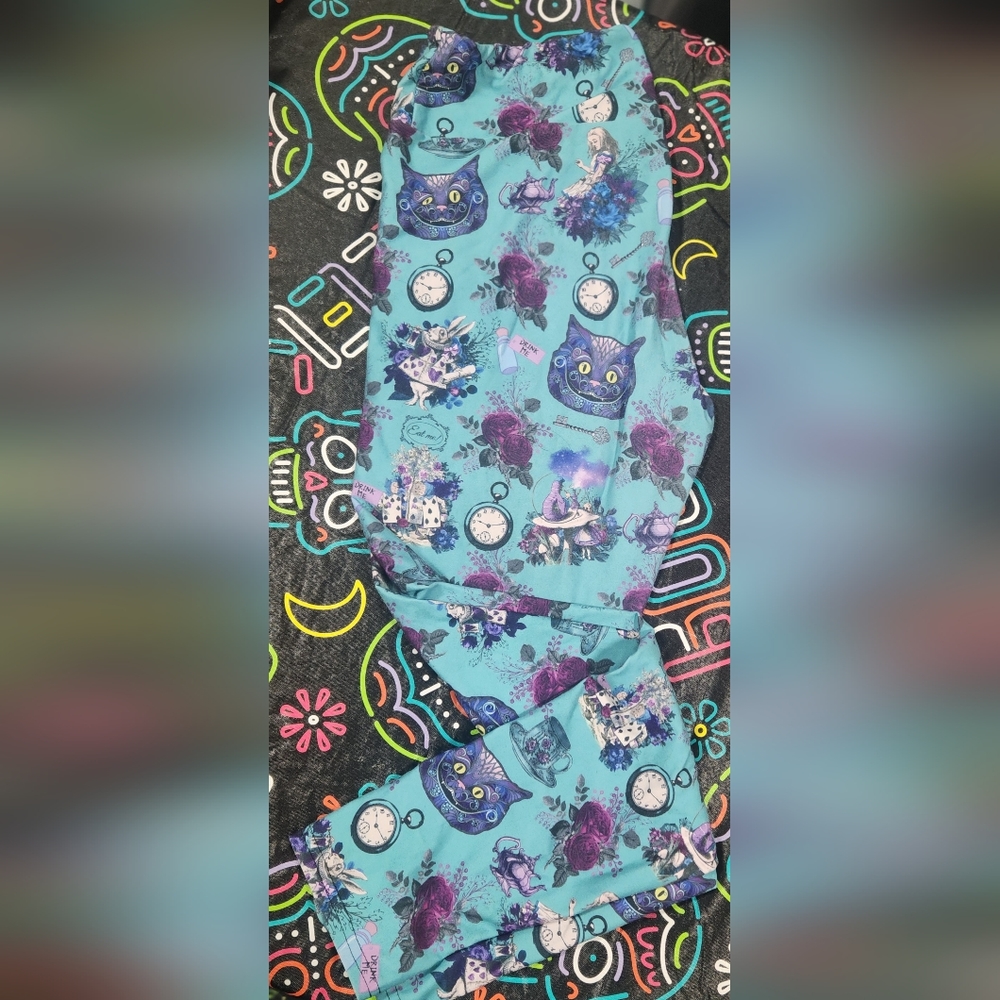 Alice in wonderland leggings
